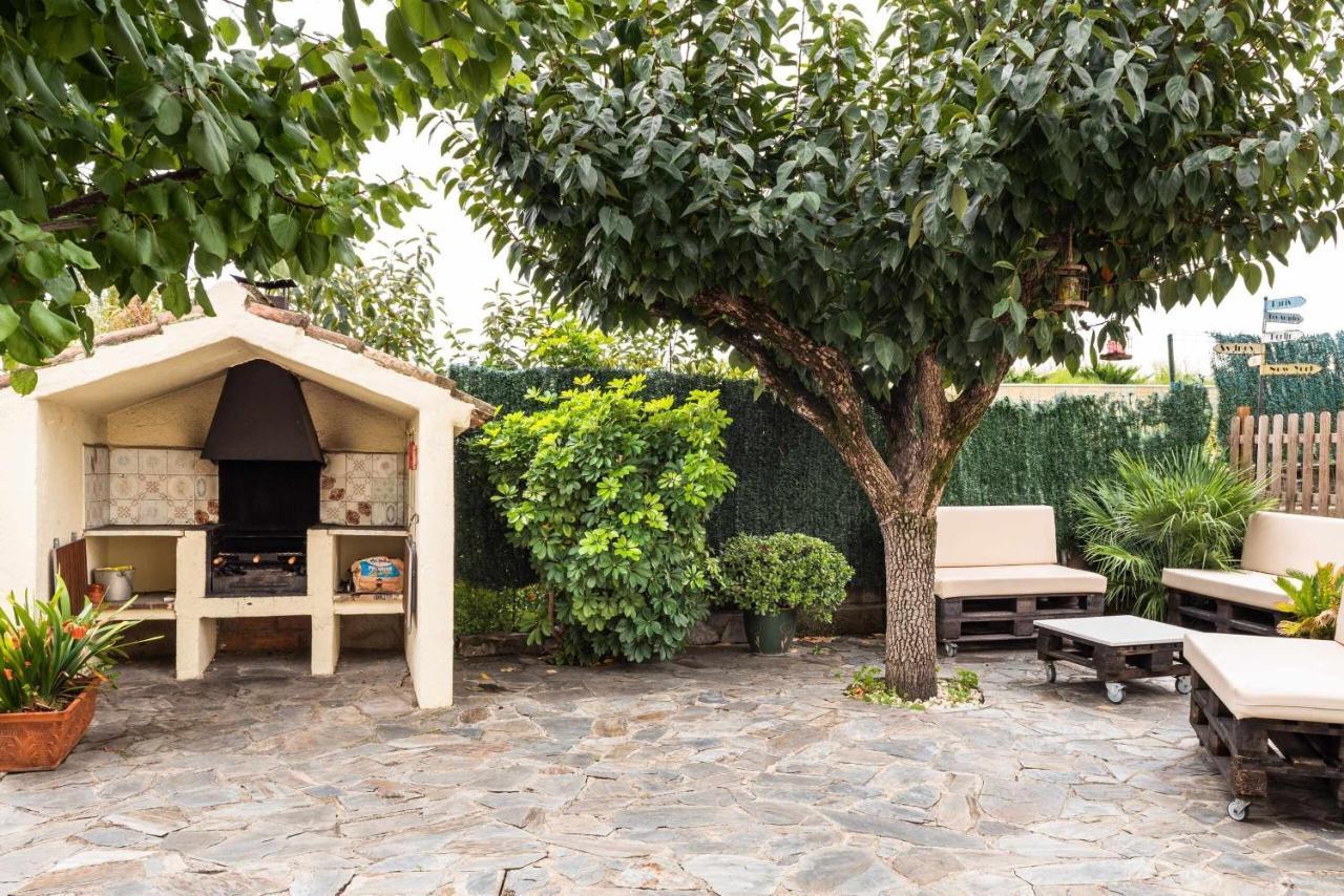 Masia Can Tramontana Guest House Tiana Bagian luar foto